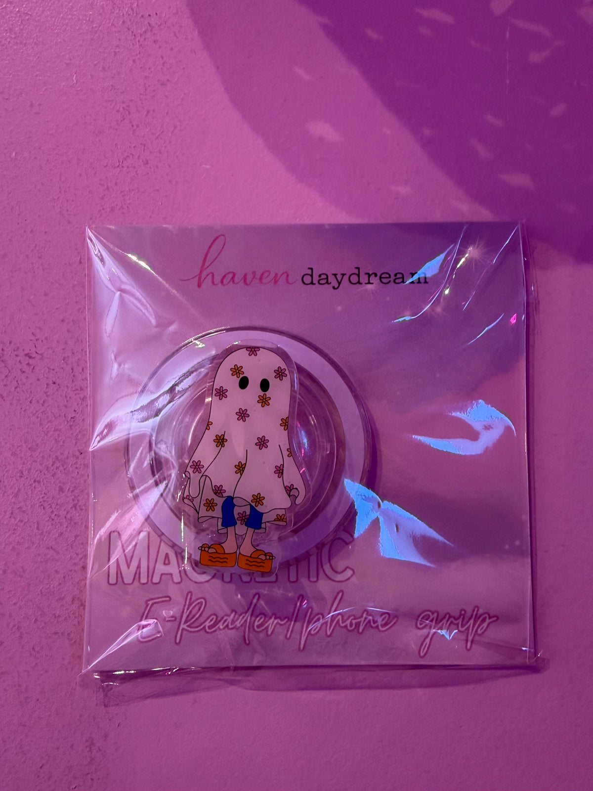 Lizzy Ghostie Magnetic E-Reader & Phone Grip – Haven Daydream