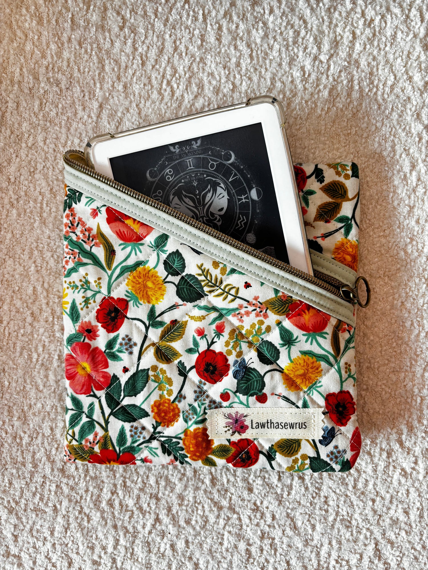 Flowers - Quilted Zippered E-Reader Sleeve