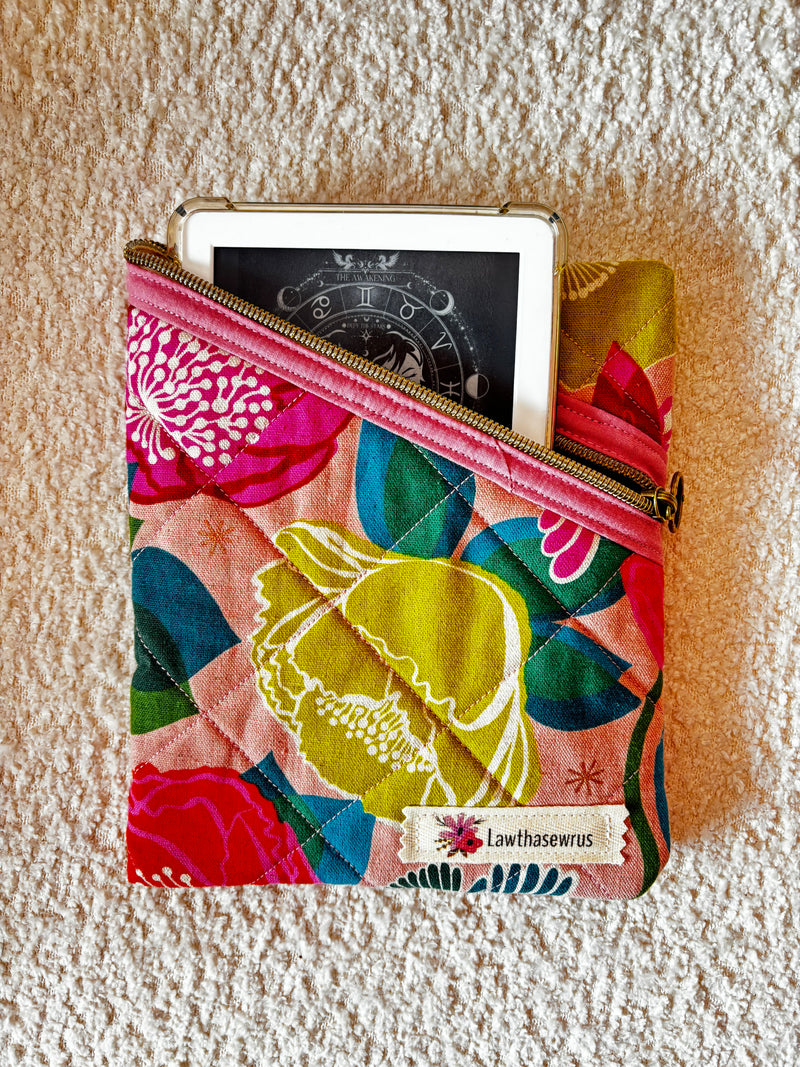 Flowers - Quilted Zippered E-Reader Sleeve