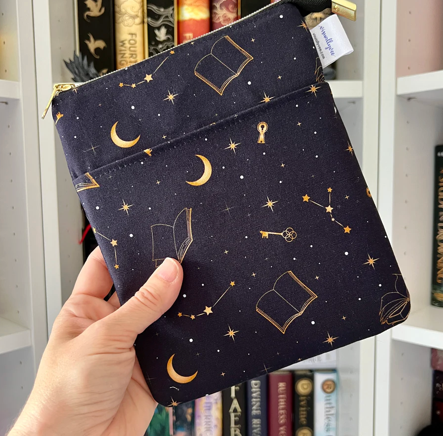 Celestial Books - e-reader Zippered Sleeve - Hopeless Romantic