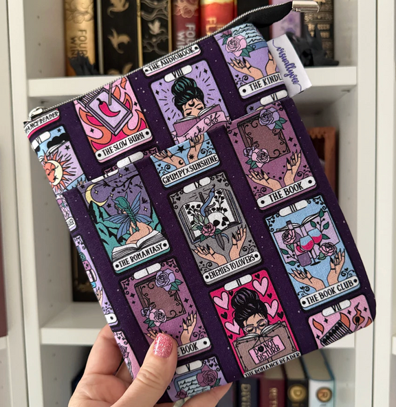 The Romance Reader Tarot Cards e-reader Zippered Sleeve - Hopeless Romantic
