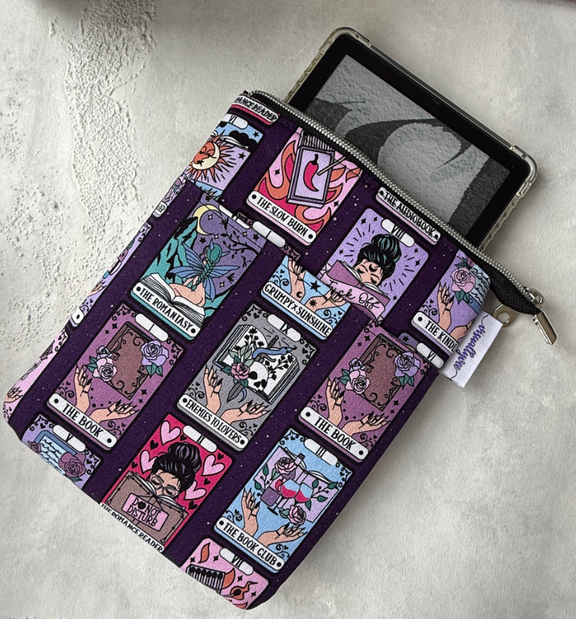 The Romance Reader Tarot Cards e-reader Zippered Sleeve - Hopeless Romantic