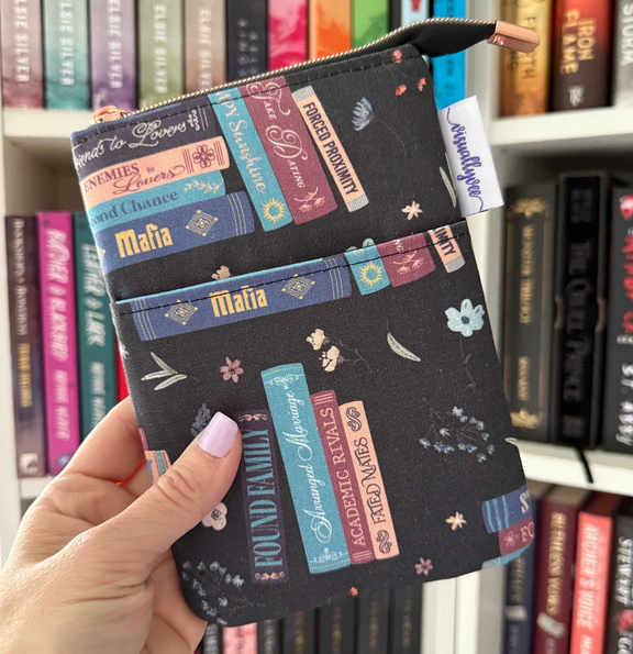 All the Romance Tropes - e-reader Zippered Sleeve - Hopeless Romantic