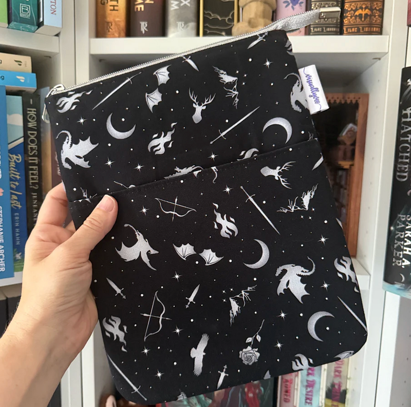 Get lost in Fantasy Books - Zippered Book Sleeve - Hopeless Romantic