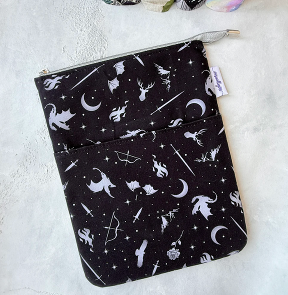 Get lost in Fantasy Books - Zippered Book Sleeve - Hopeless Romantic