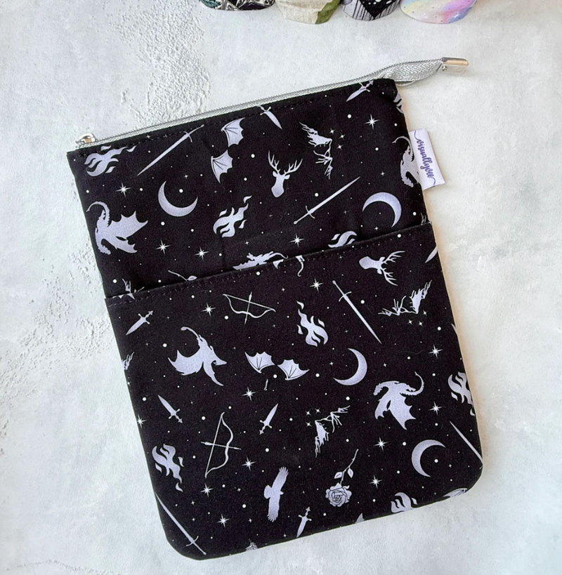 Get lost in Fantasy Books - Zippered Book Sleeve - Hopeless Romantic