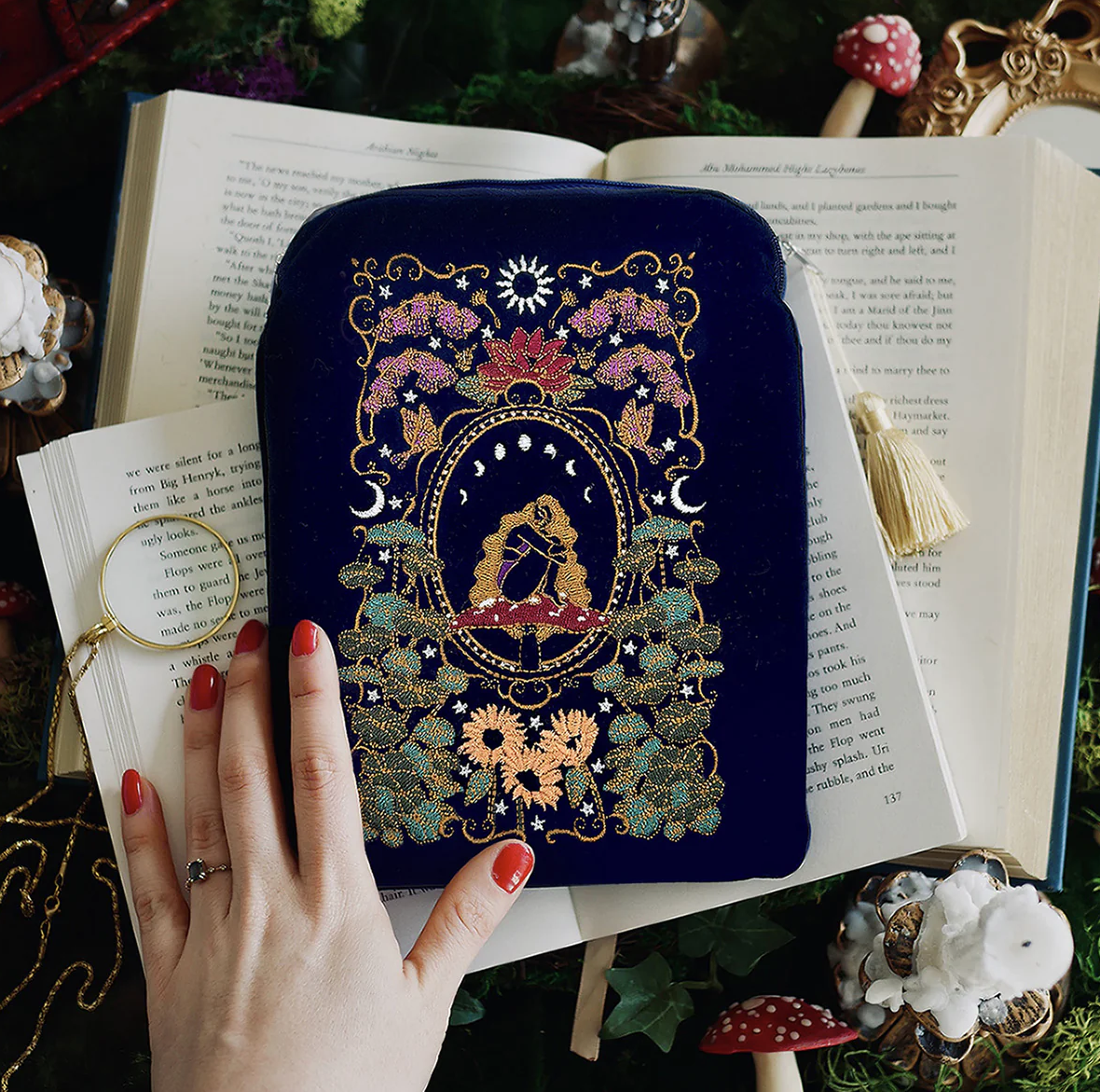 Wonderland E-Reader Sleeve - Blue