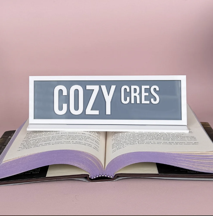 COZY CRES ACRYLIC SHELF SITTER W/STAND