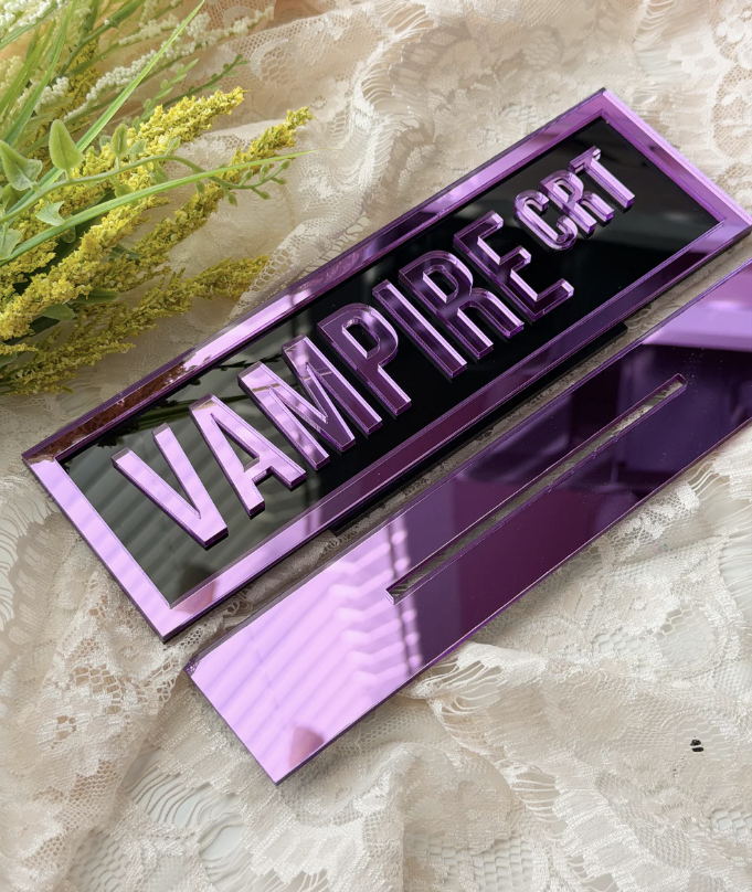 VAMPIRE CRT ACRYLIC SHELF SITTER W/STAND
